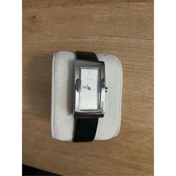 Lorus Genuine Black Leather Silver Hardware Wristwatch - Picture 1 of 6